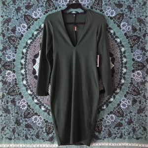 NWT Express body con deep v-neck dress 🙌🏻